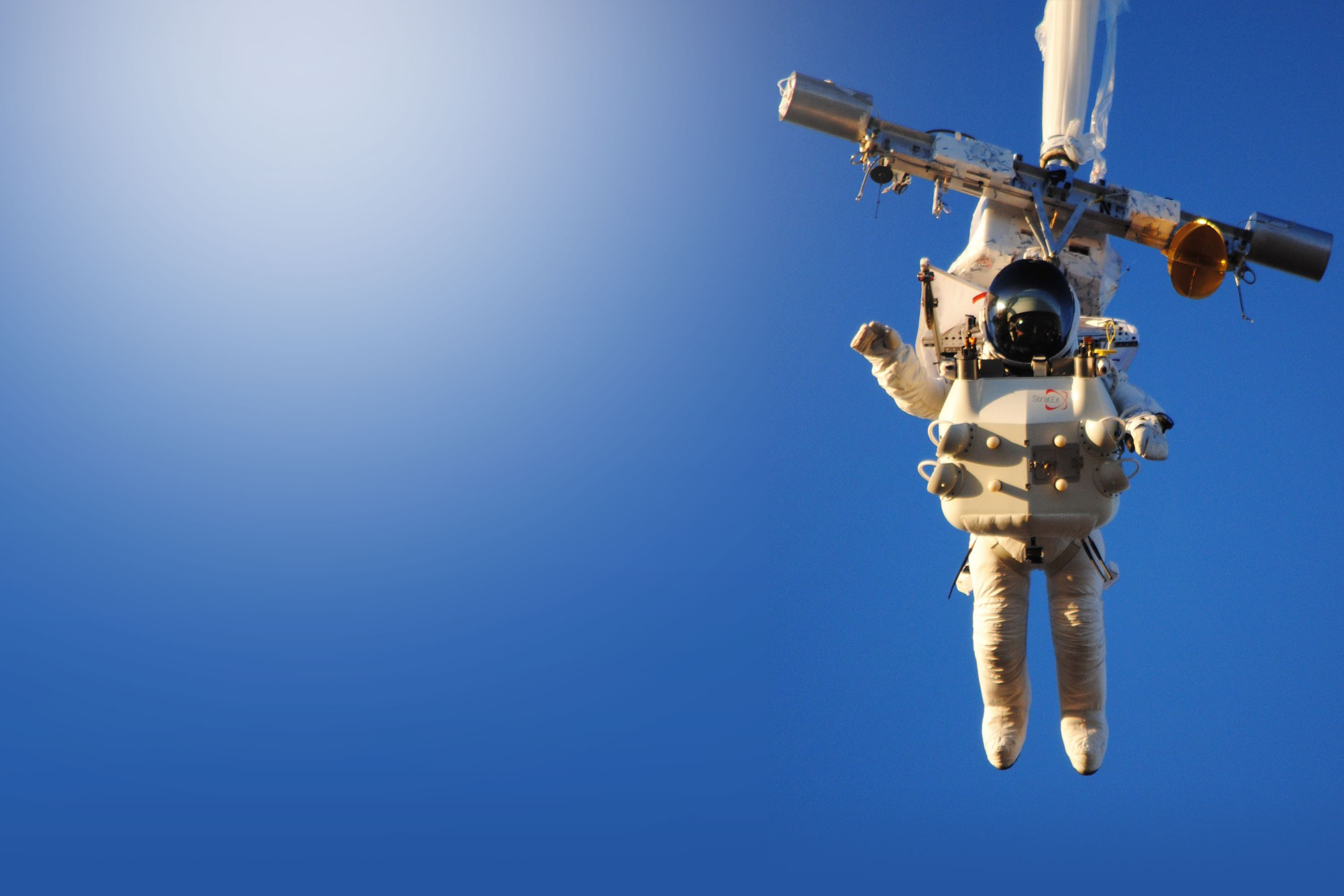 Alan Eustace, VP @ Google, beats Fearless Felix by jumping from 135k